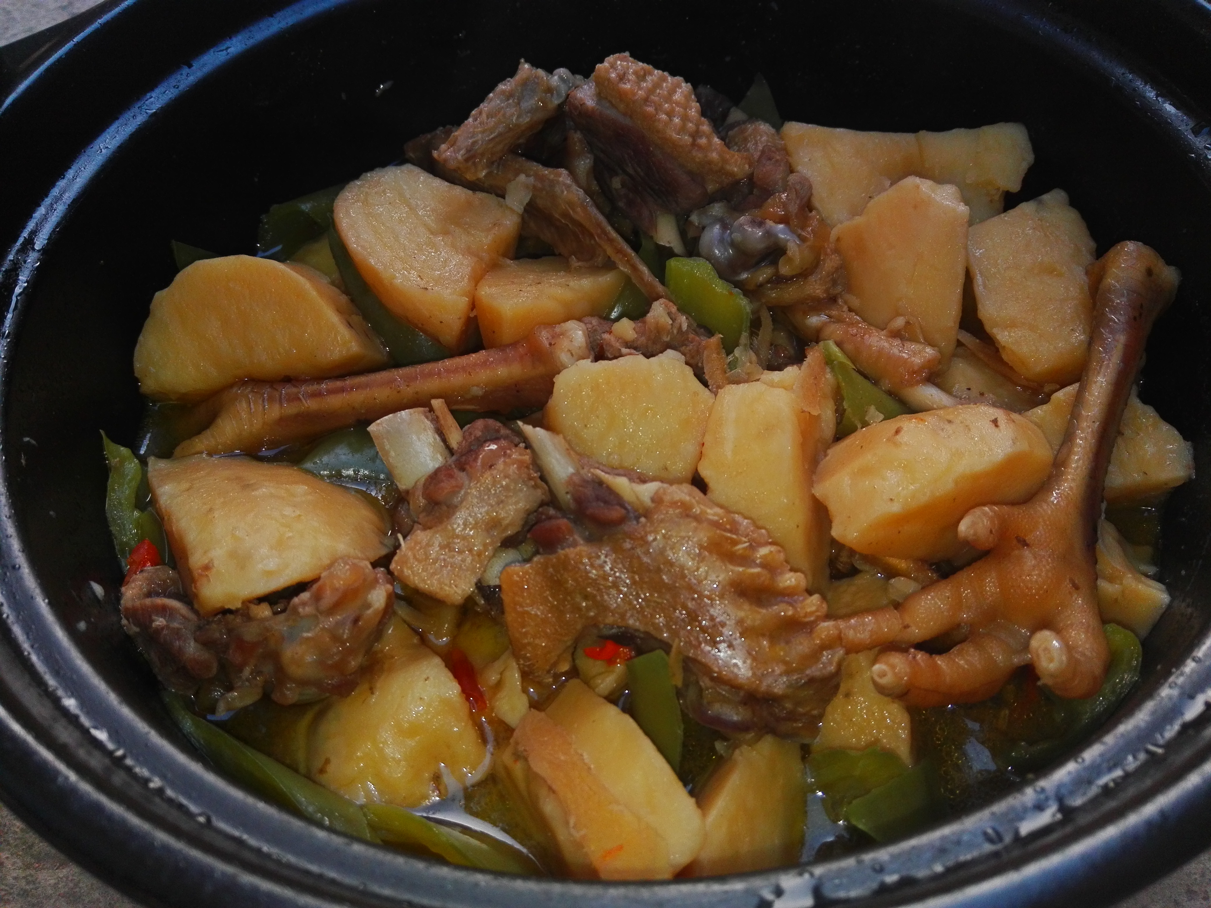 辣焖鸭翅土豆煲的做法