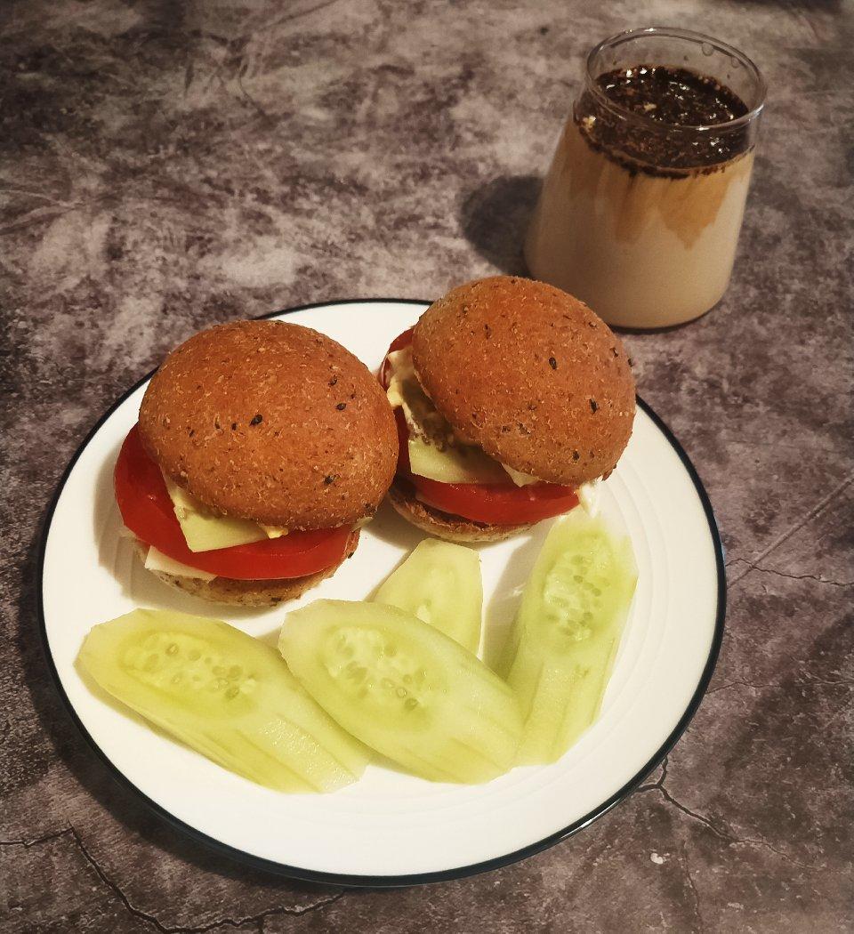 100%全麦黑芝麻餐包（一次发酵）