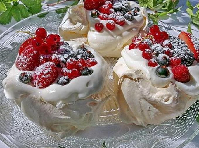 百露华蛋白酥蛋糕简单版（Pavlova Kuchen）