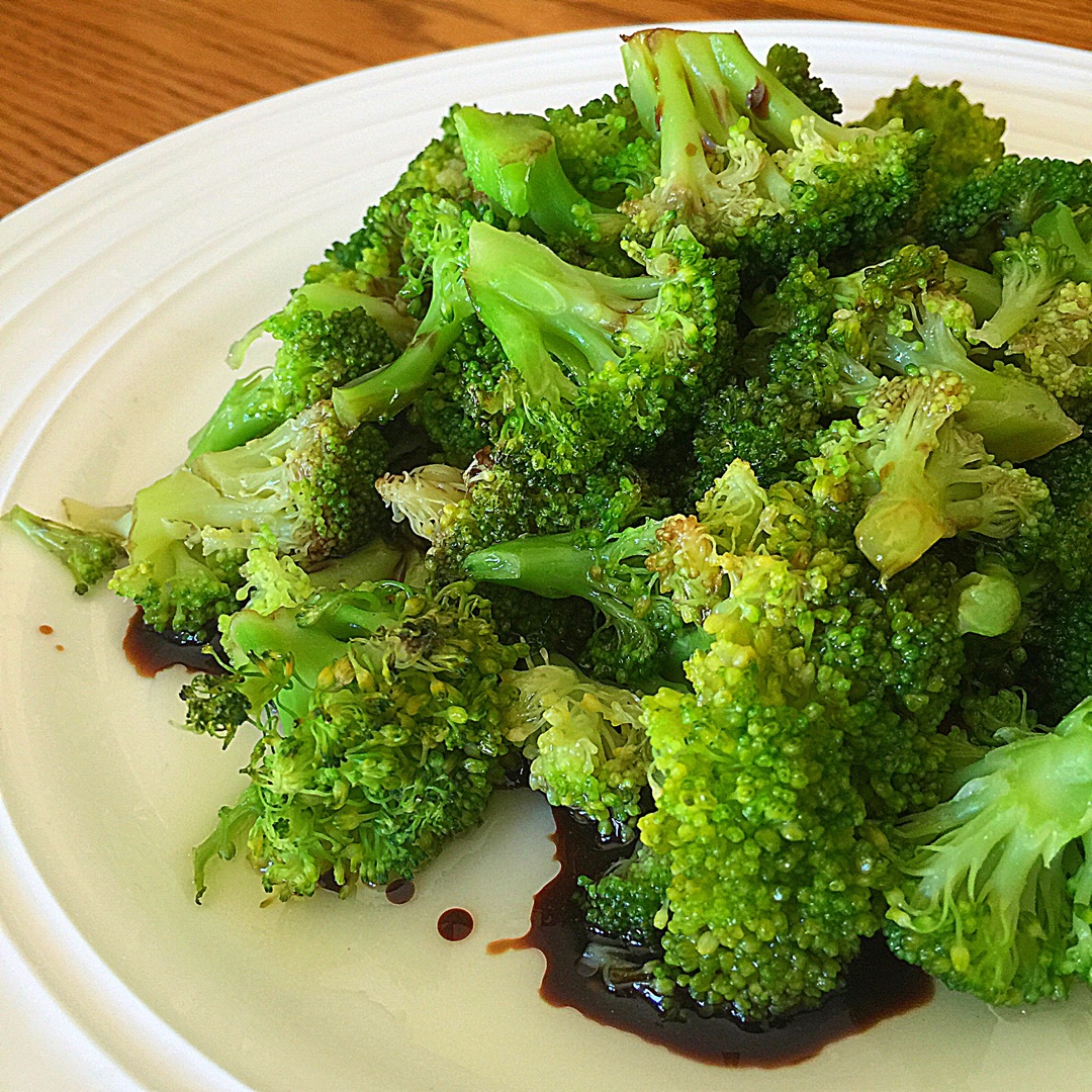 粒粒灰做的豉油白灼西兰花