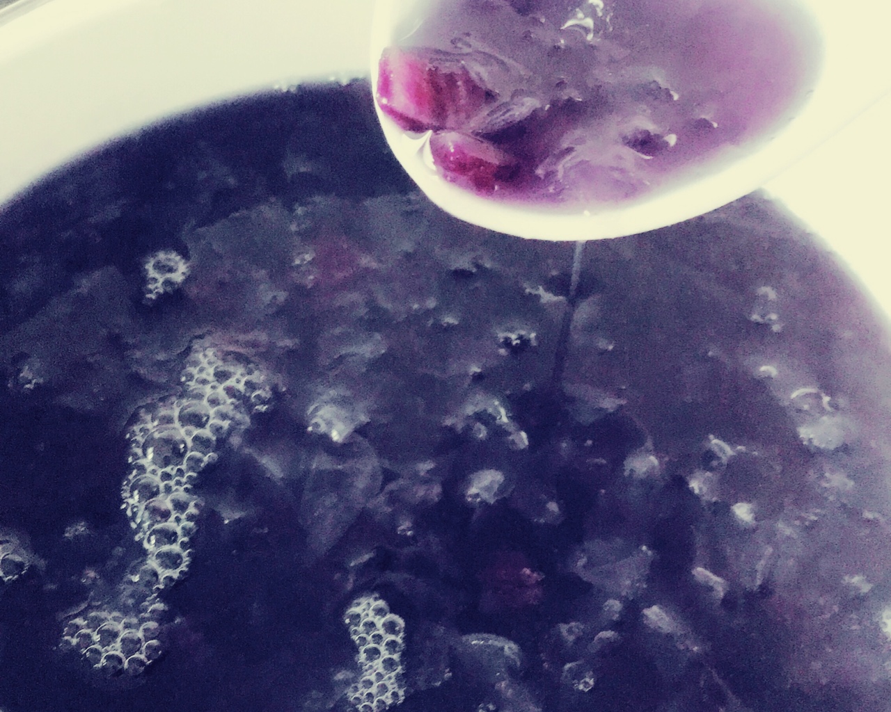 紫薯银耳甜汤（蓝精灵甜汤）