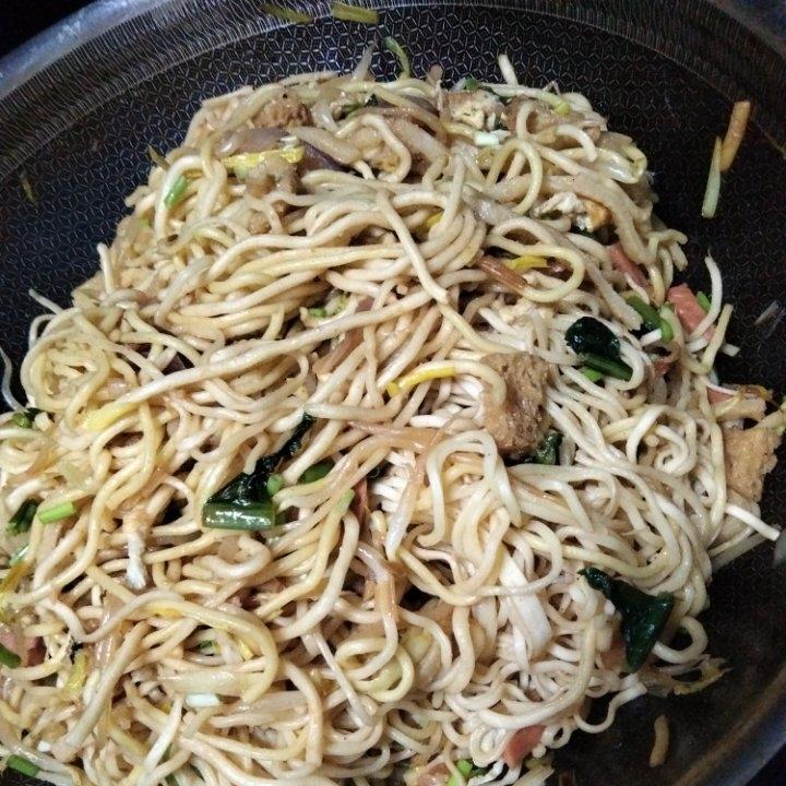 被乌啦啦带火的郑州街头小吃炒八掺：快乐碳水如此简单