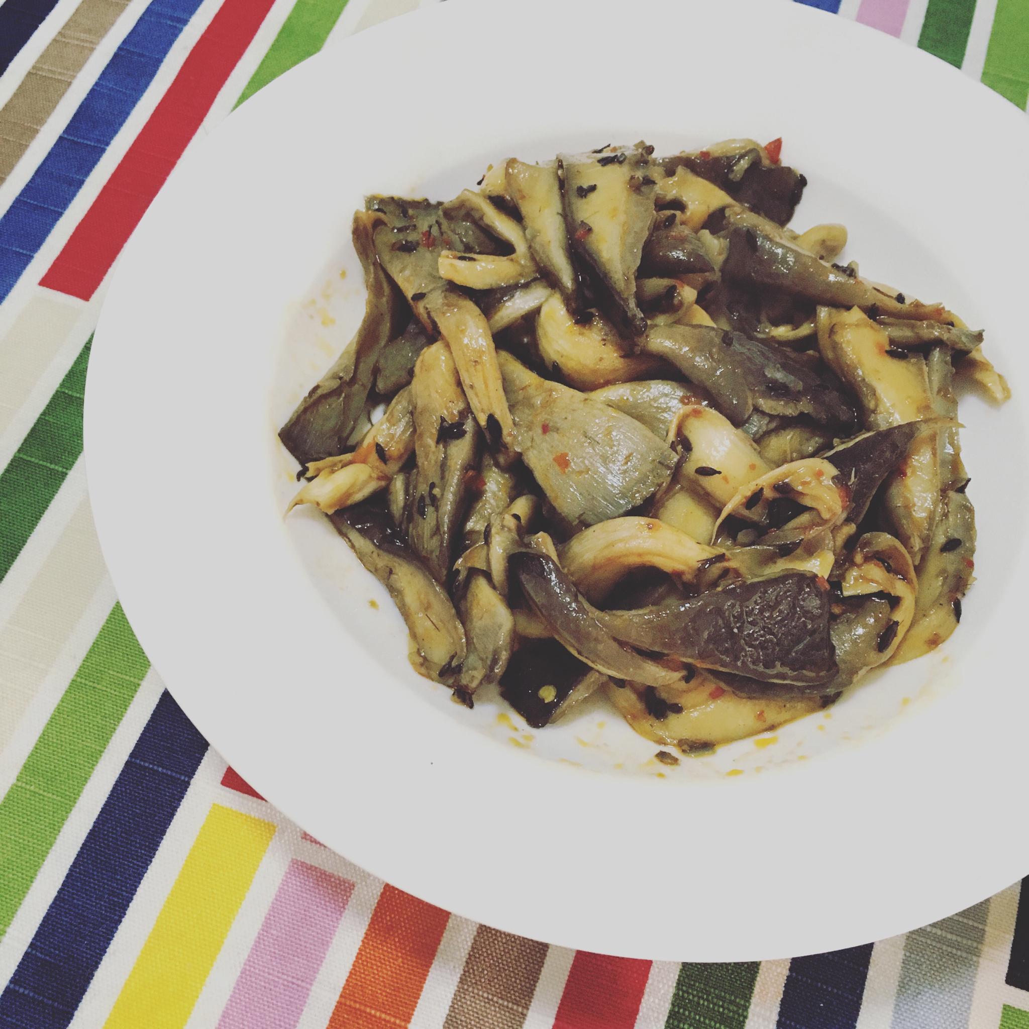 孜然蒜蓉辣酱炒鲜蘑