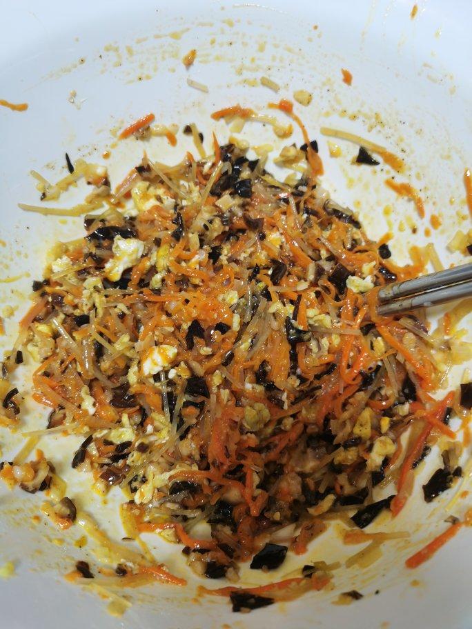 胡萝卜木耳鸡蛋素包子