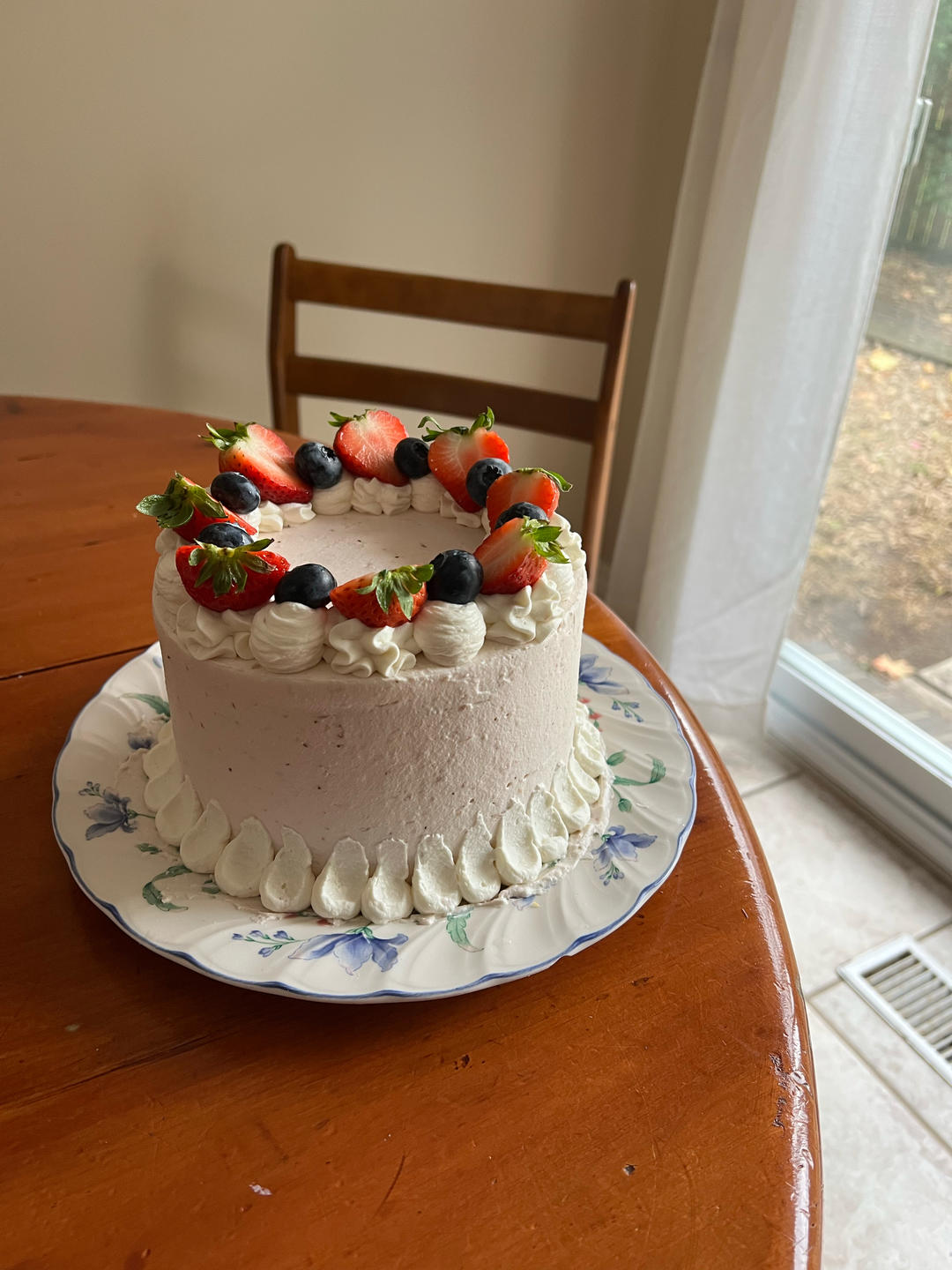 奶油草莓水果生日蛋糕（附戚风蛋糕 奶油打发教程）