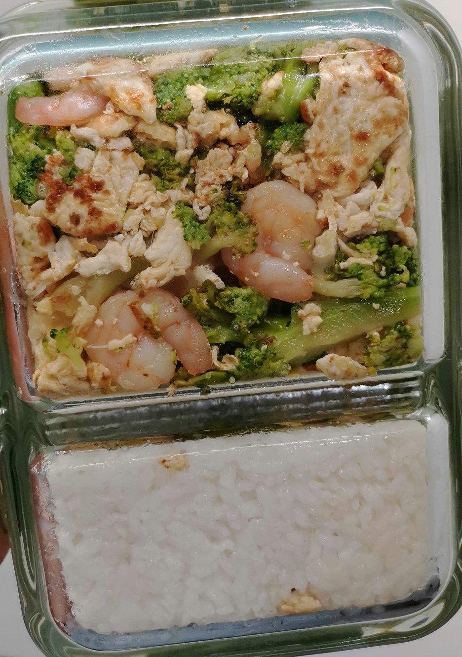 鸡蛋虾仁炒玉米西蓝花