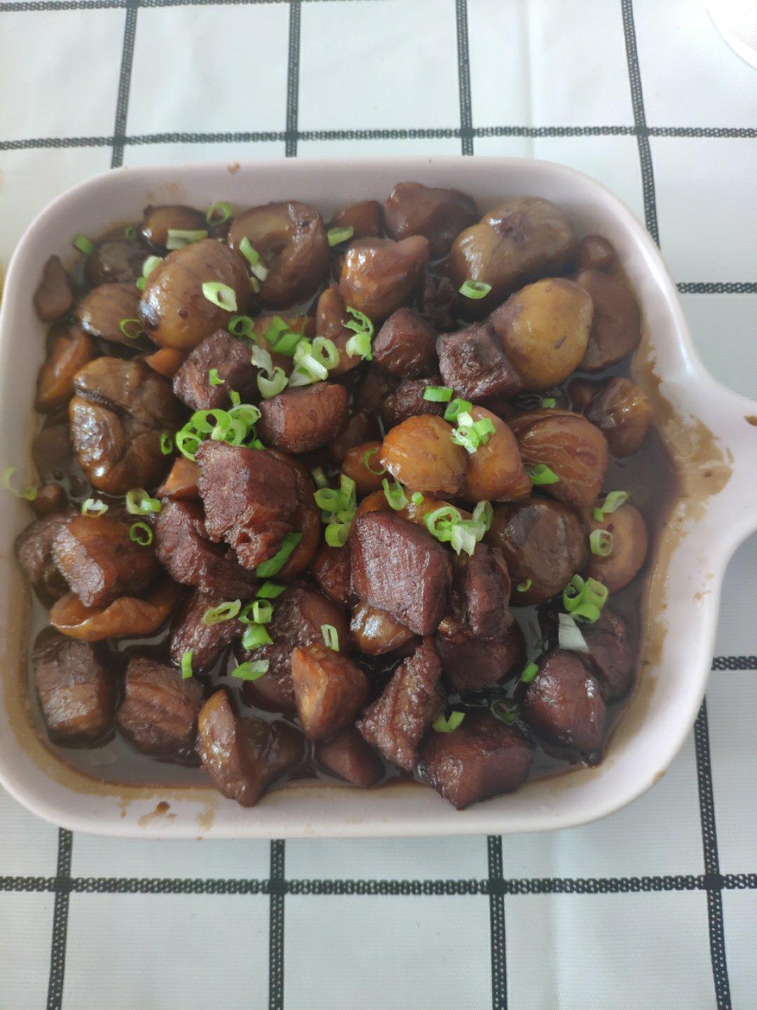【板栗红烧肉】