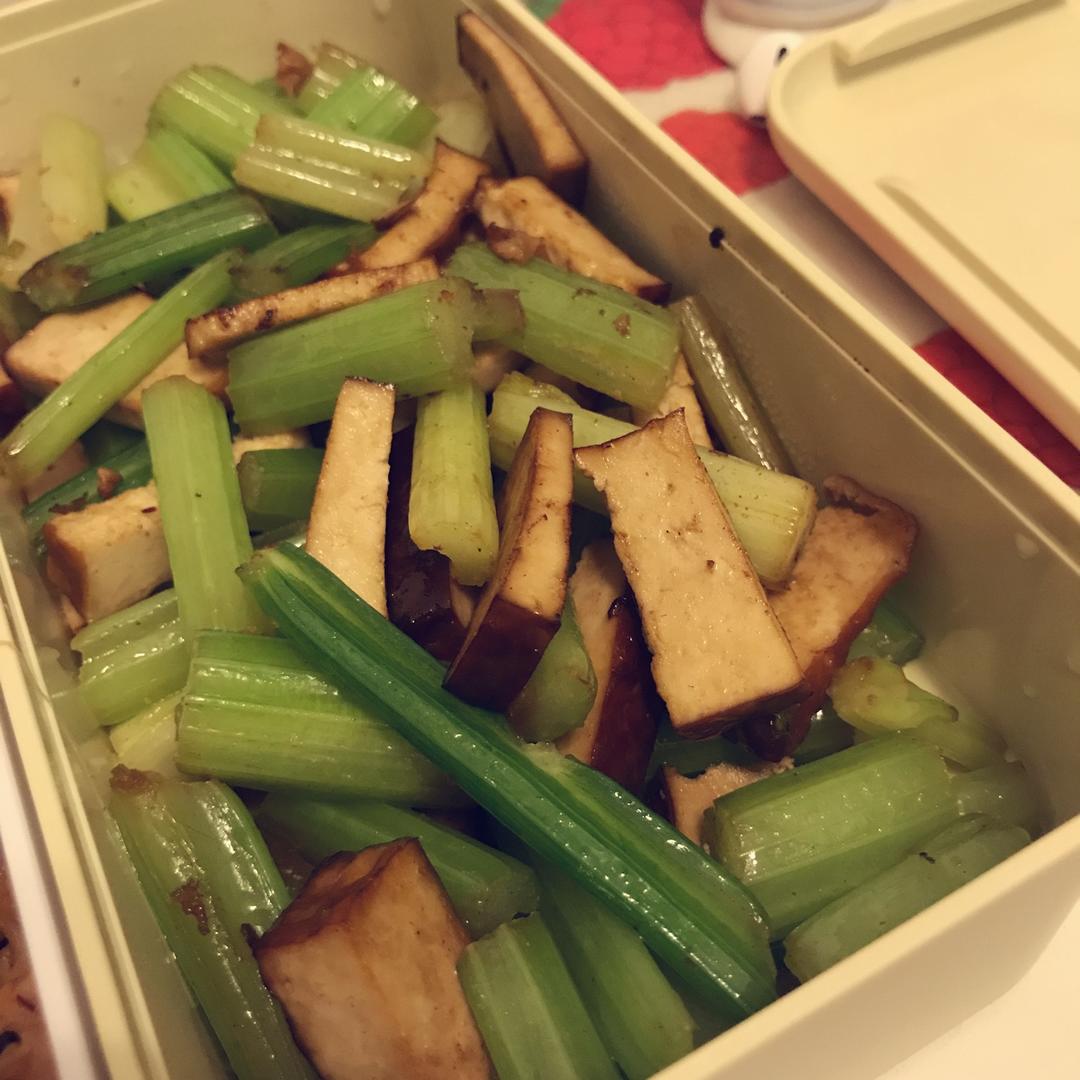 水芹菜炒香干