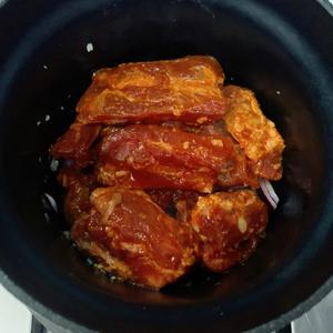 辣白菜排骨煲(铸铁珐琅锅不加水版)的做法 步骤7
