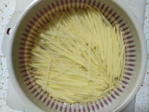 醋溜土豆丝（厨房小白菜谱）的做法 步骤3