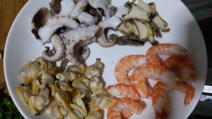 海鲜炒饭的做法步骤图 海鲜炒饭怎么做好吃 橙sir 下厨房 海鲜炒饭的做法步骤图 海鲜炒饭怎么做好吃 橙sir 下厨房