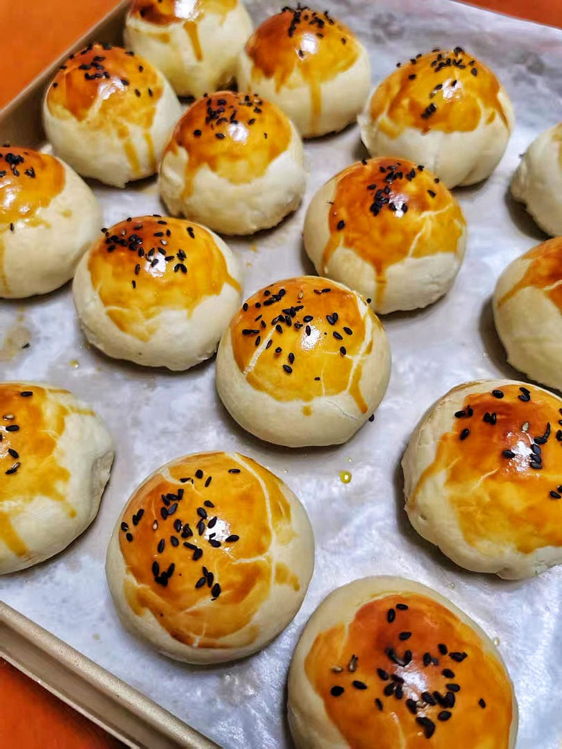 酥到掉渣的美味蛋黄酥