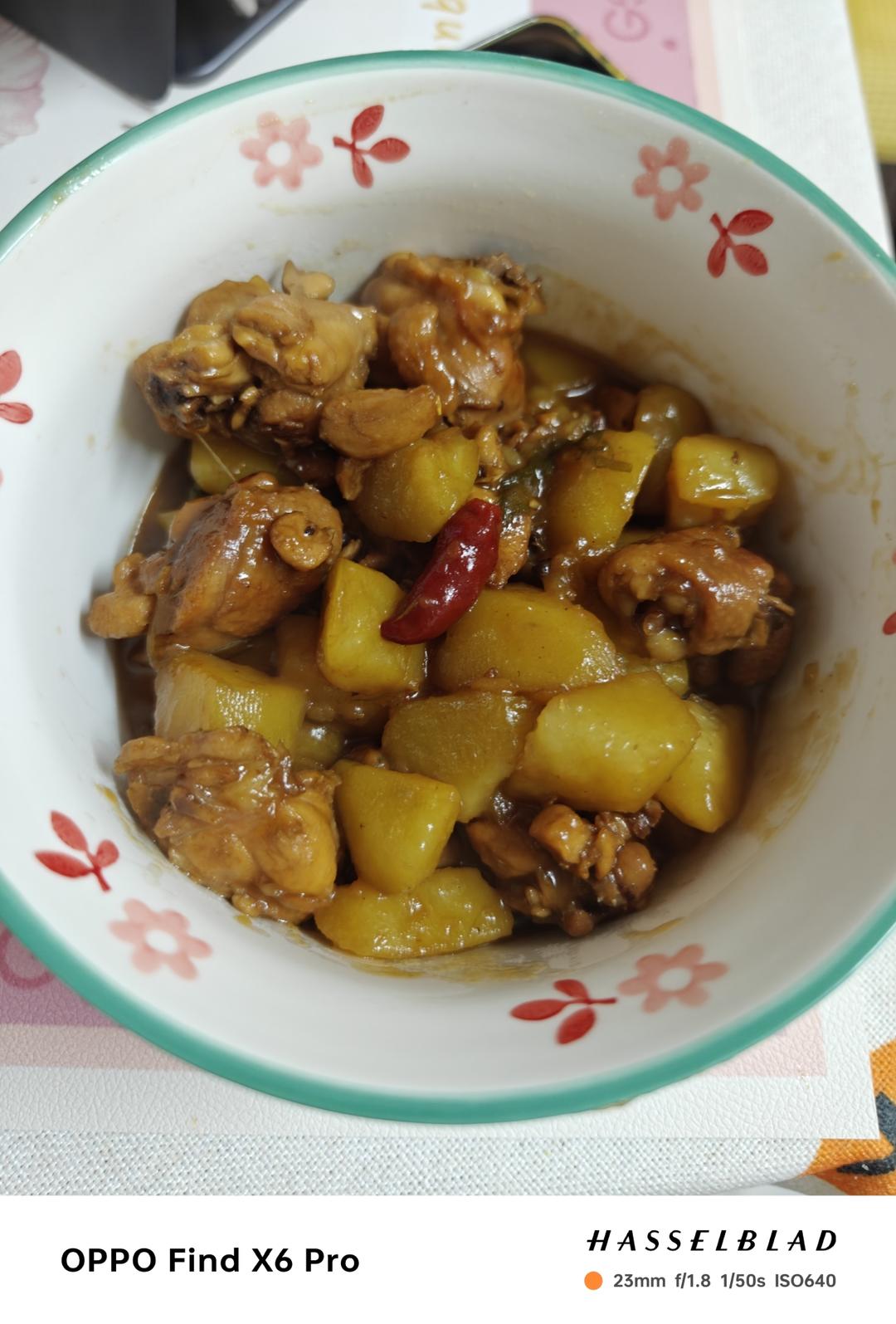 鸡腿炖土豆 上桌秒空盘 汤都喝干了！