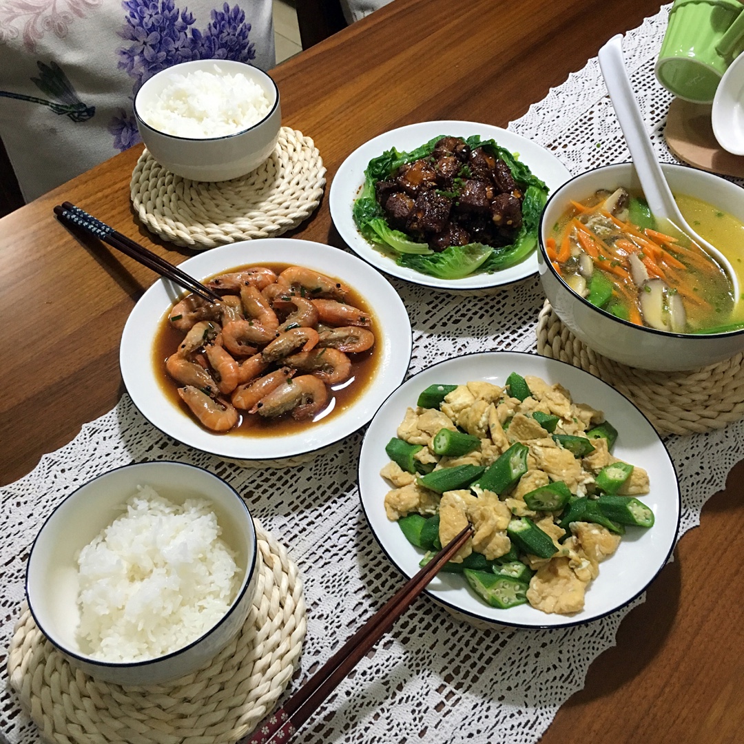 糖醋小排,秋葵炒蛋,杂蔬汤,老妈给的虾#晚餐612016年9月17日#iphone