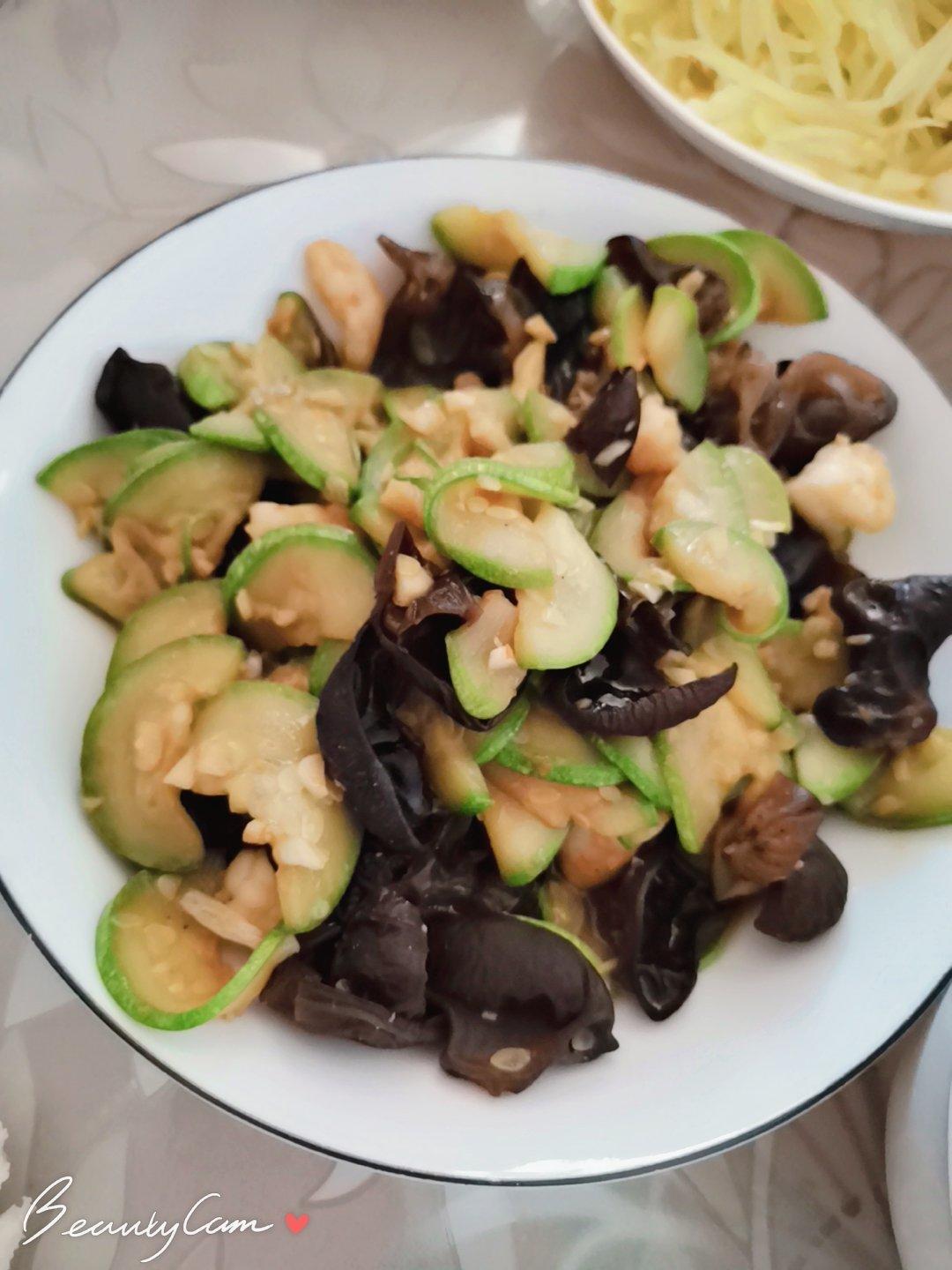 蒜蓉木耳西葫芦