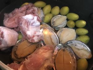 鲍鱼橄榄瘦肉汤的做法 步骤2