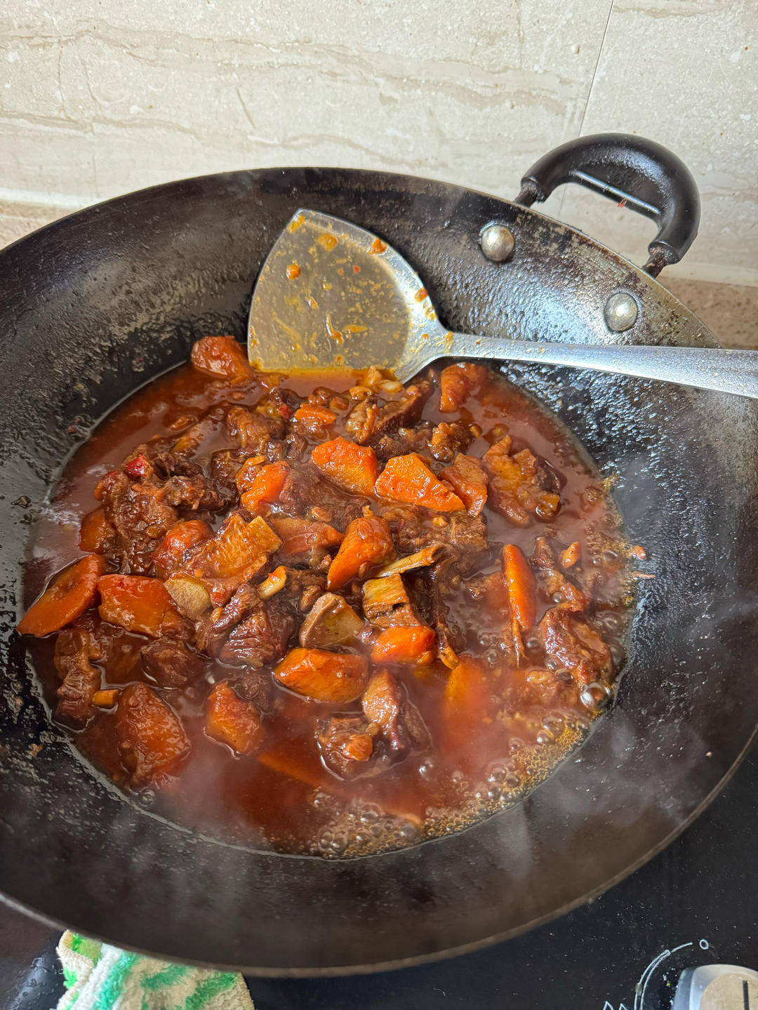 想吃正宗红焖羊肉，让起源地~新乡人告诉你😊➡️红焖羊🐏️肉的味！红焖羊🐑️肉的色！