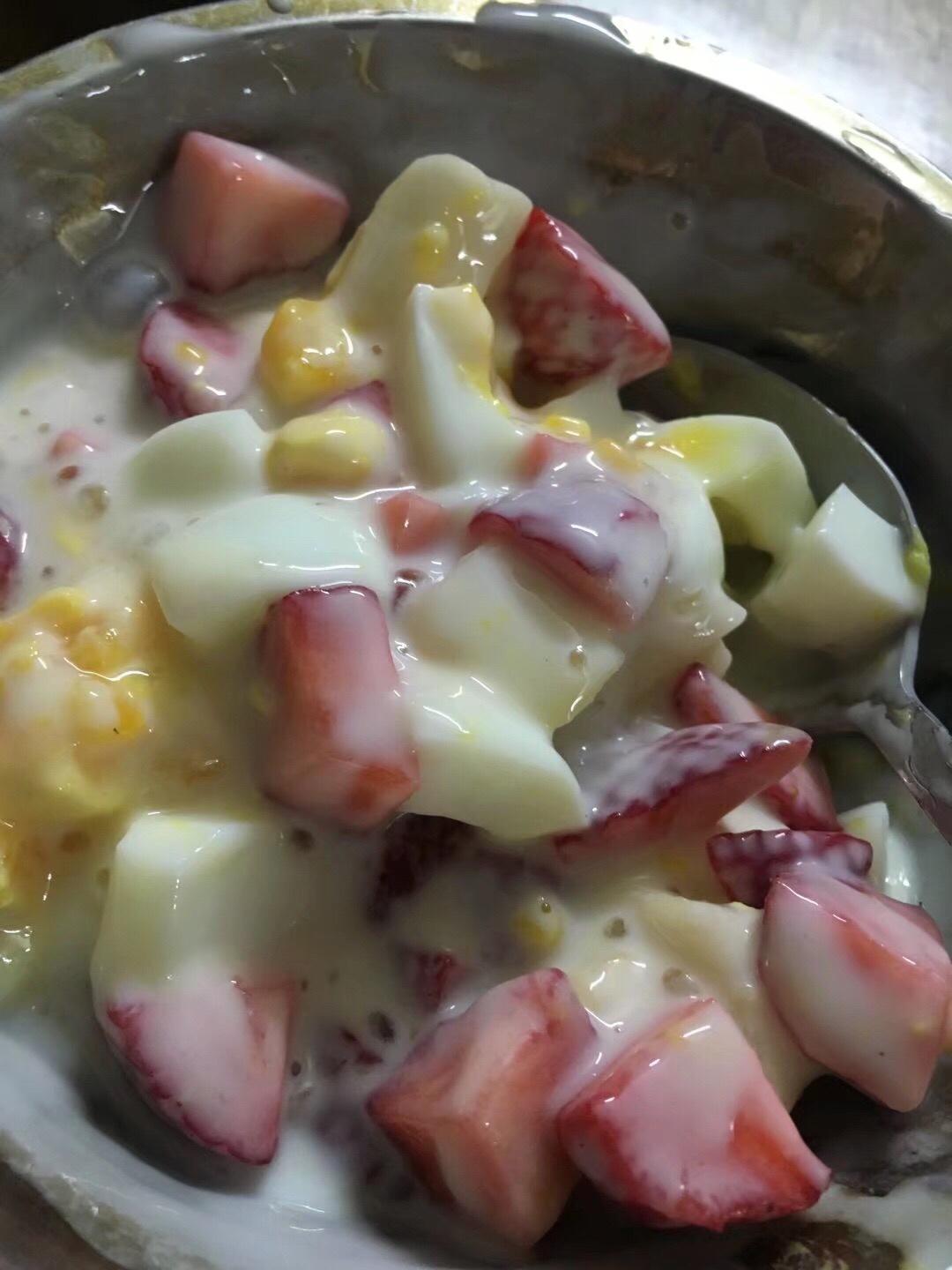草莓鸡蛋酸奶