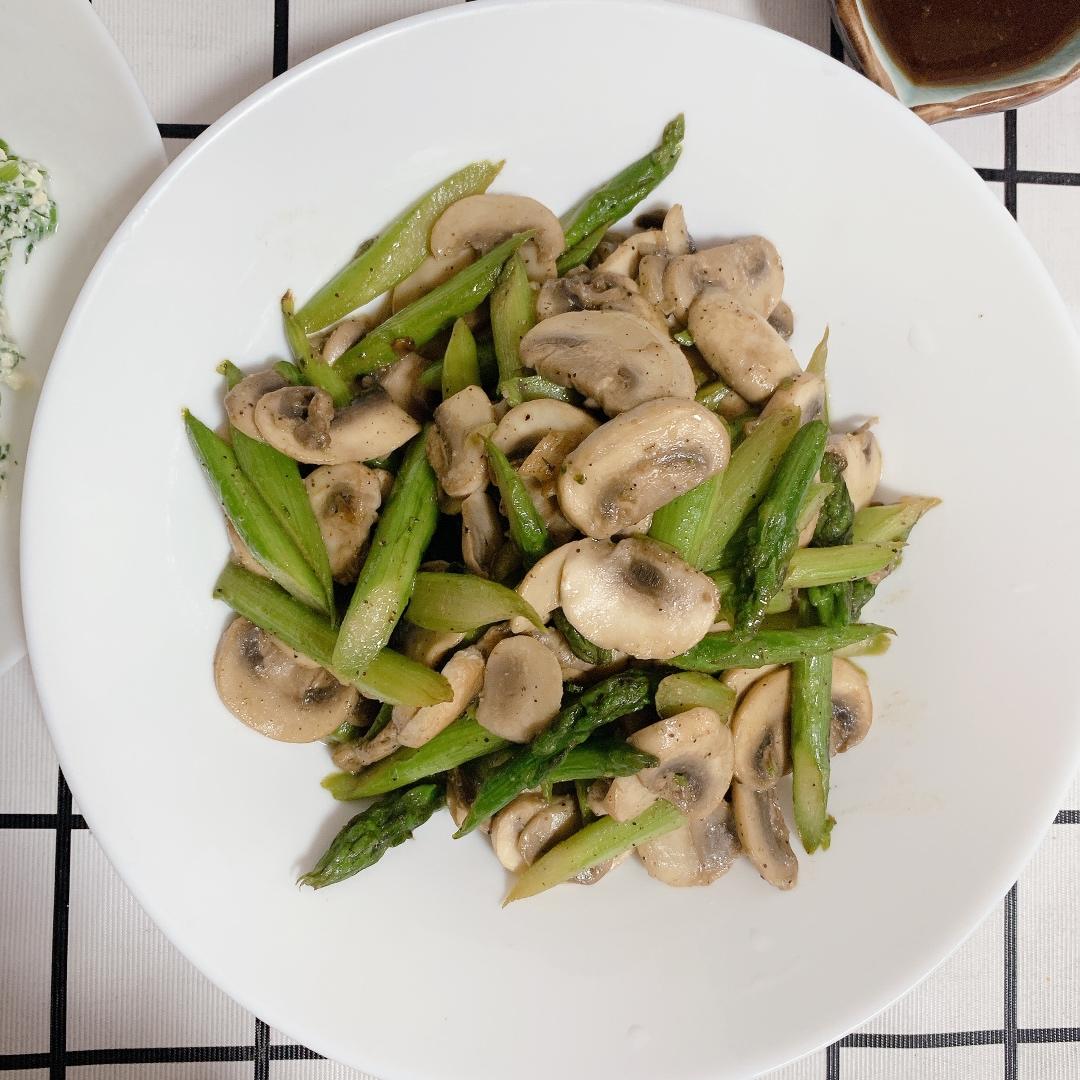 口蘑炒芦笋