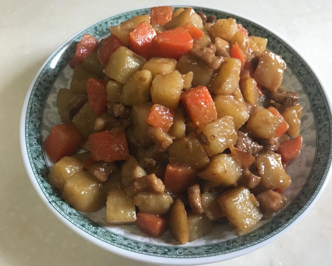 土豆胡萝卜炒肉丁