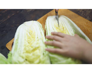 教你在家自制韩式辣白菜~的做法 步骤2