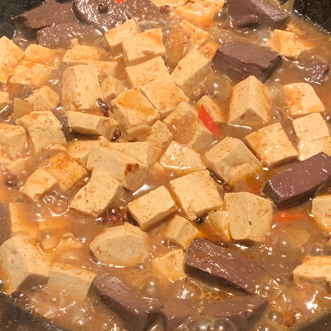 能吃三碗饭的红烧鸭血豆腐