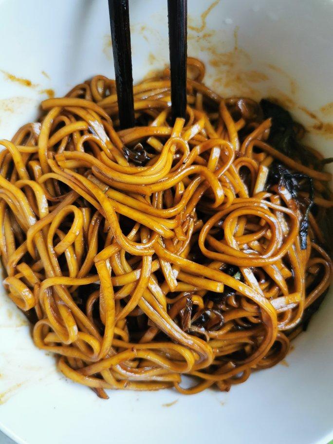 10分钟搞定的一碗葱油拌面