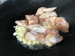 苦瓜焖鸡的做法 步骤3