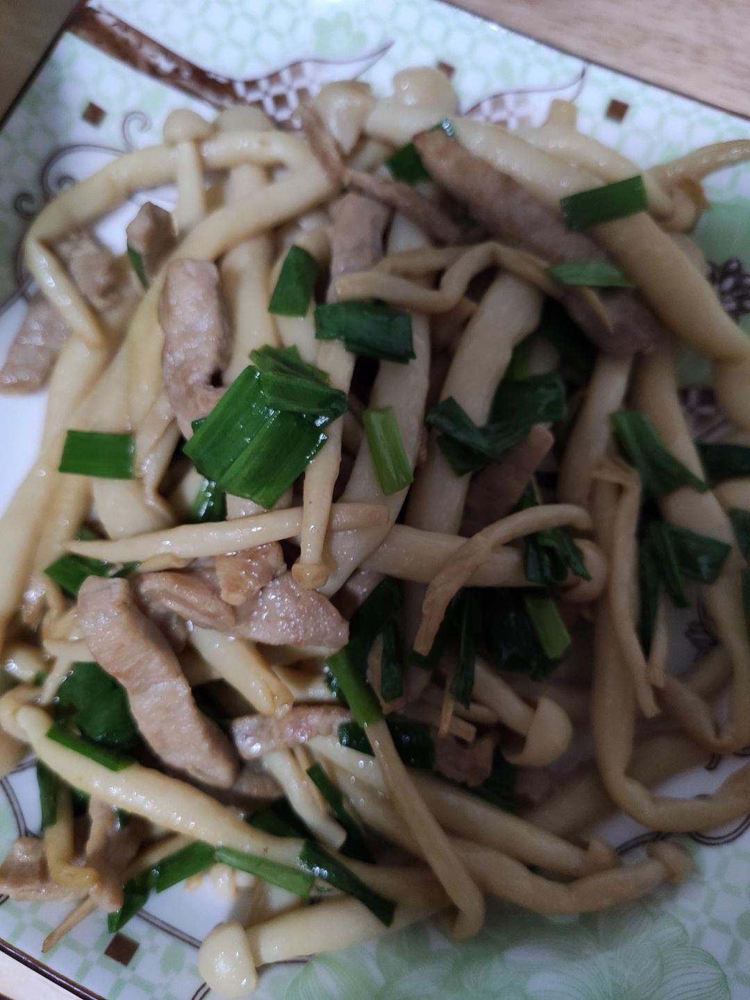泡椒海鲜菇炒肉丝
