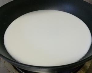 自制炼奶的做法 步骤1