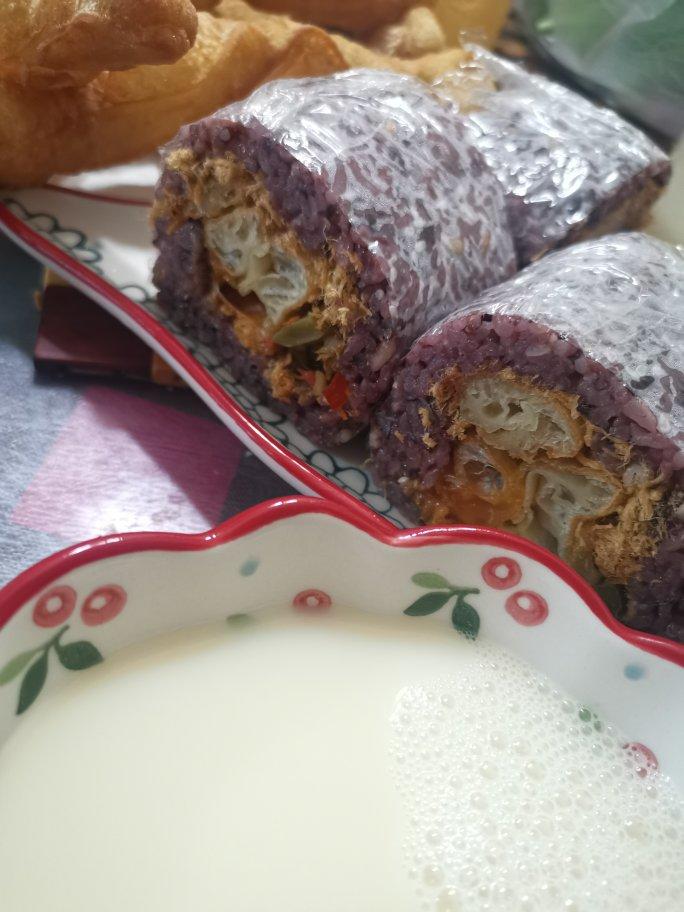 黑米粢饭团