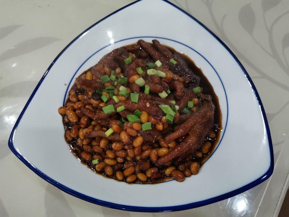 入口即化的黄豆焖鸡爪