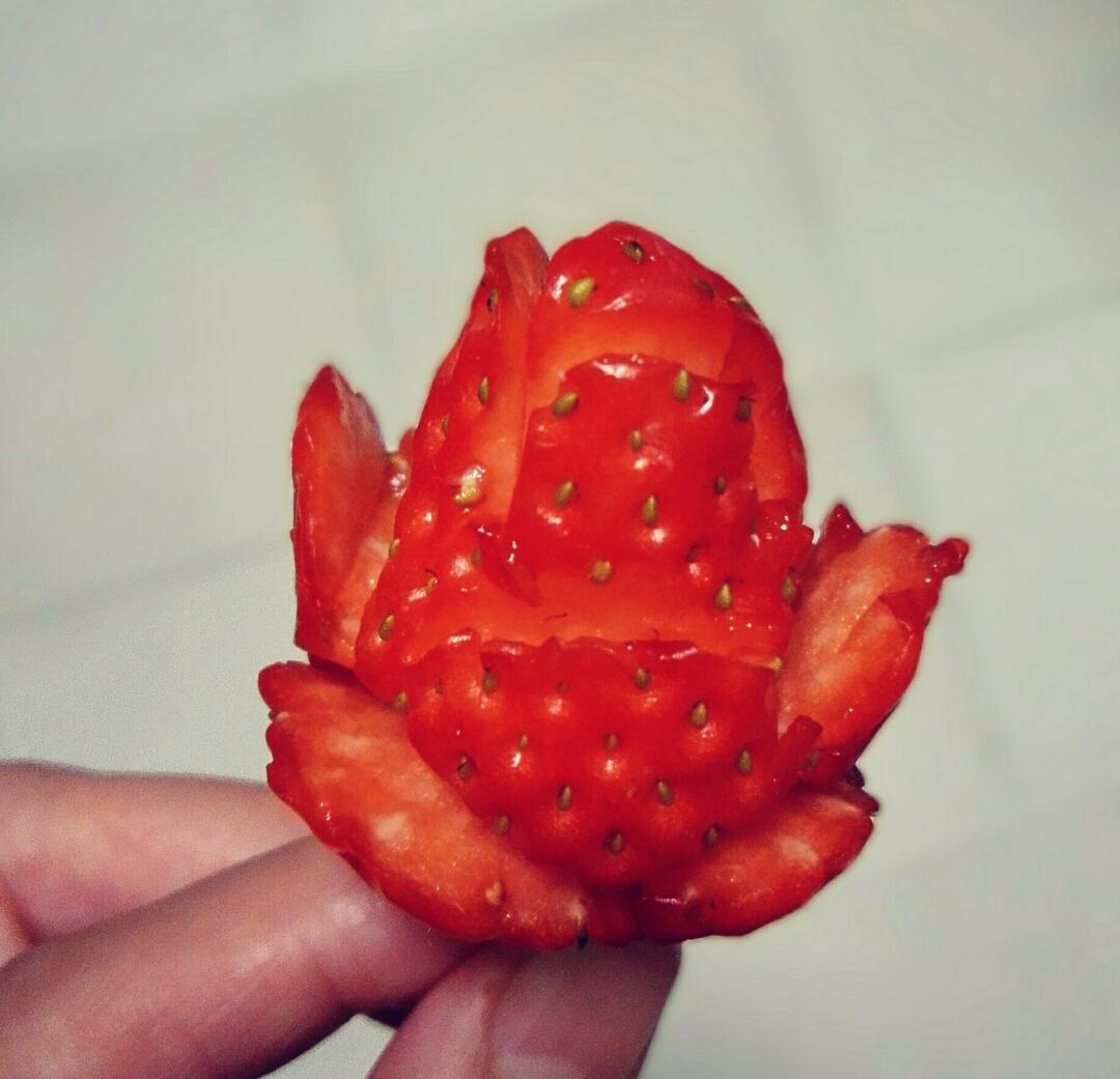草莓玫瑰花——让草莓一分钟变玫瑰