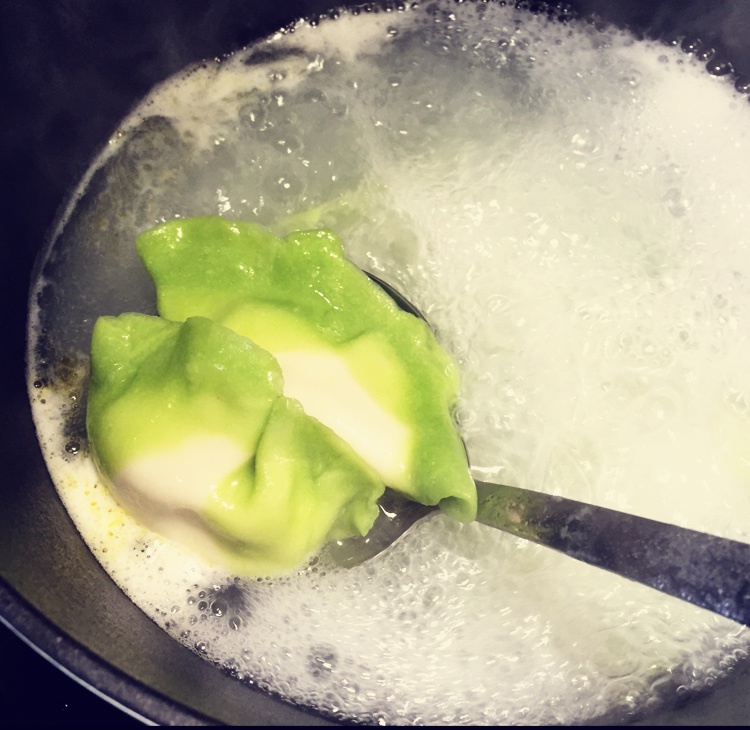 翡翠白玉白菜饺子详细版（附翡翠白玉白菜饺子包法，翡翠白玉饺子皮两种制法，面包机和面，翡翠白玉烧卖，各种馅料搭配）