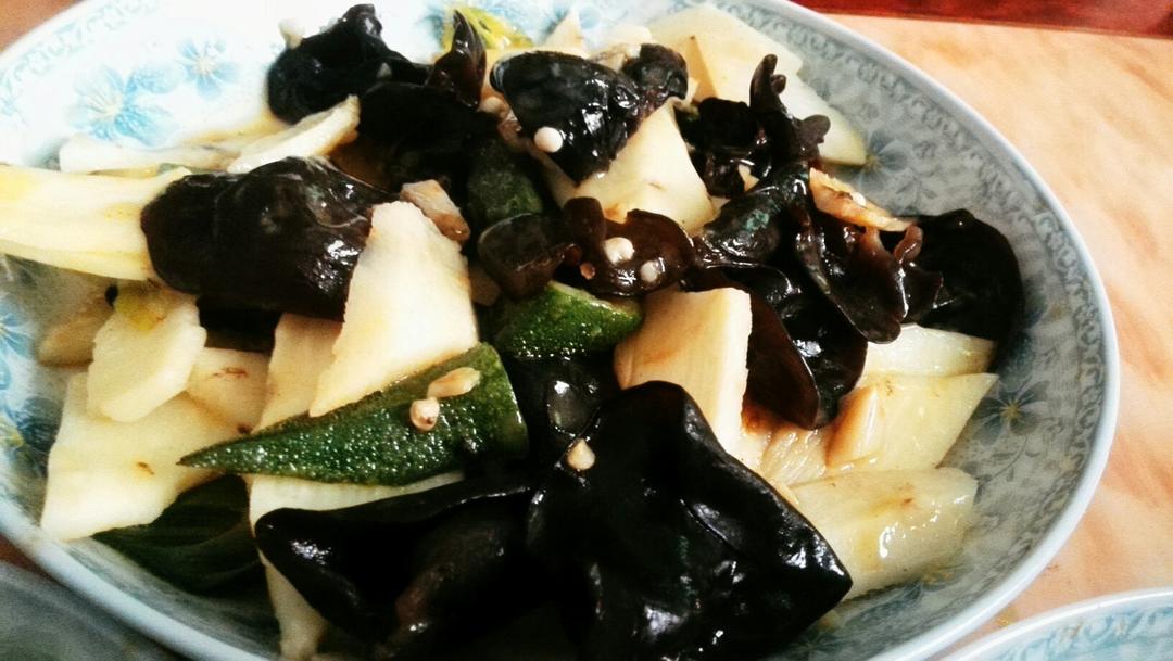 秋葵木耳炒山药的做法