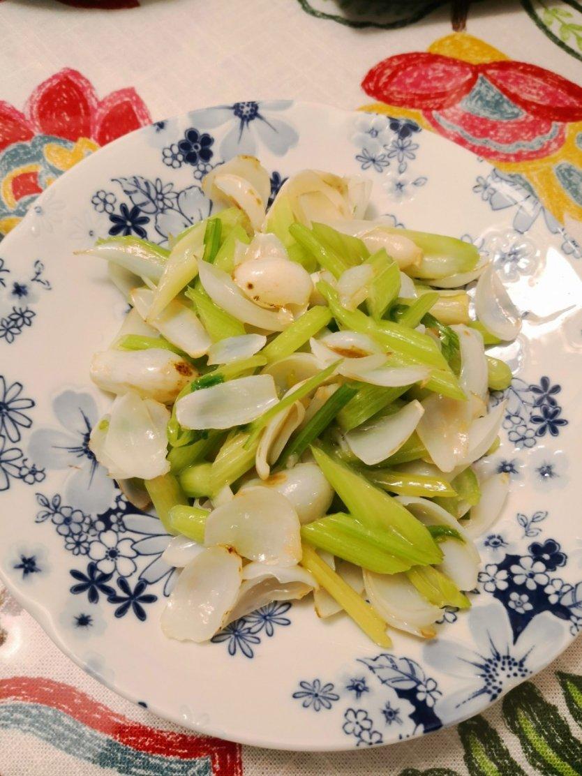 西芹炒百合