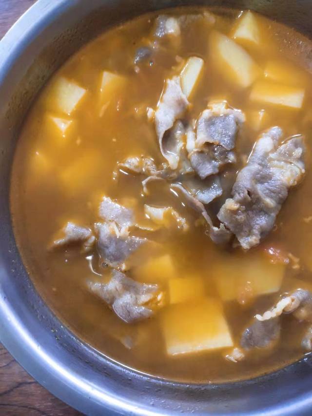 汤汁浓郁，番茄土豆肥牛锅