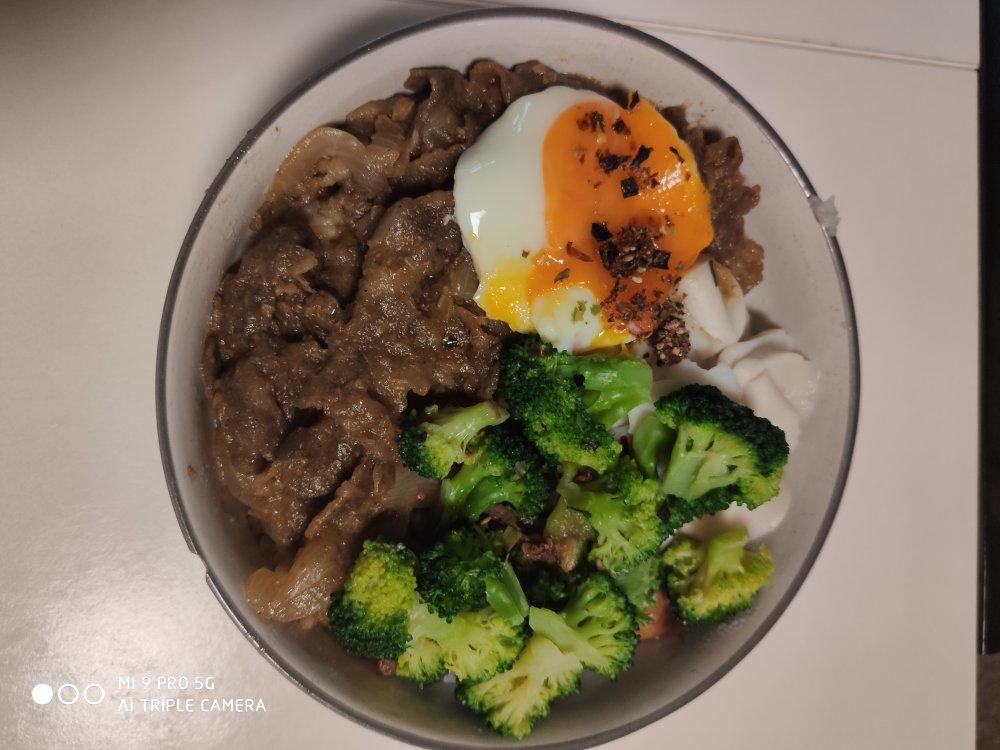 吉野家牛肉饭，再加一个温泉蛋！