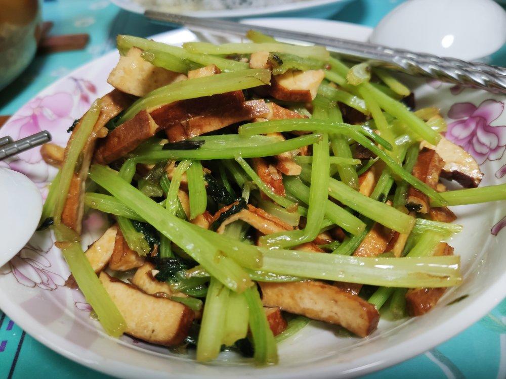 芹菜炒香干