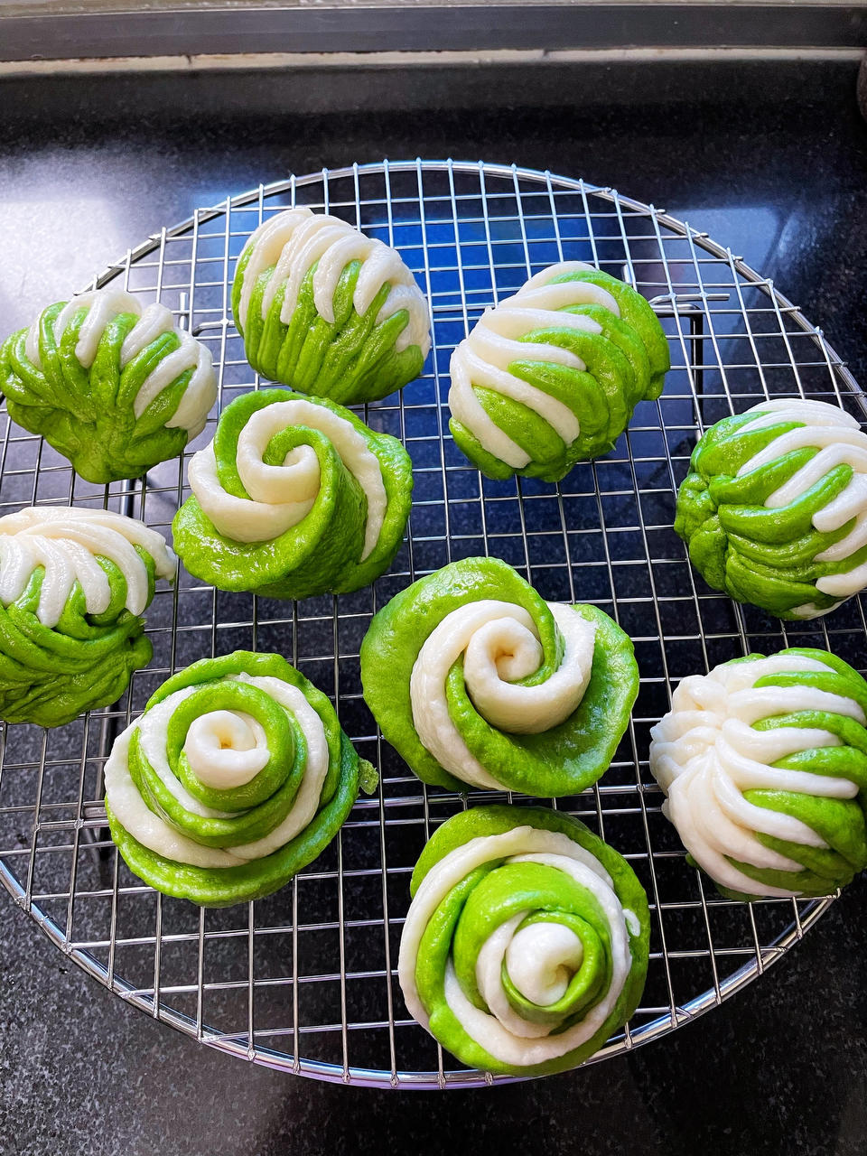 菠菜汁双色花卷