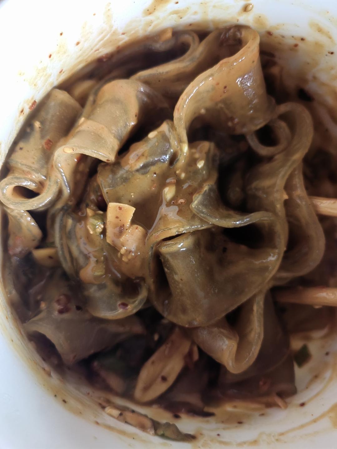 秒杀小夜市的麻酱流汁宽粉