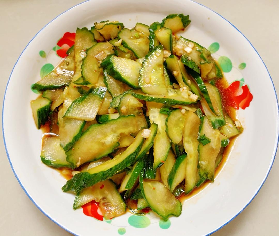 然后后来做的凉拌黄瓜片