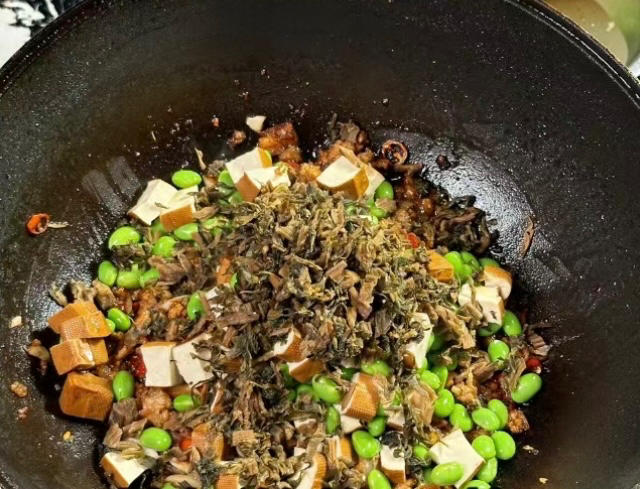 梅干菜炒毛豆的做法 步骤10