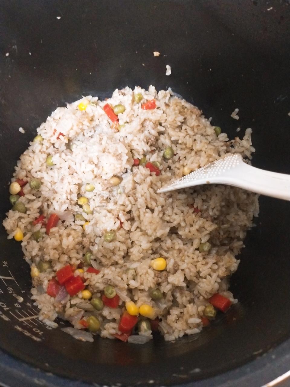 时蔬牛肉焖饭