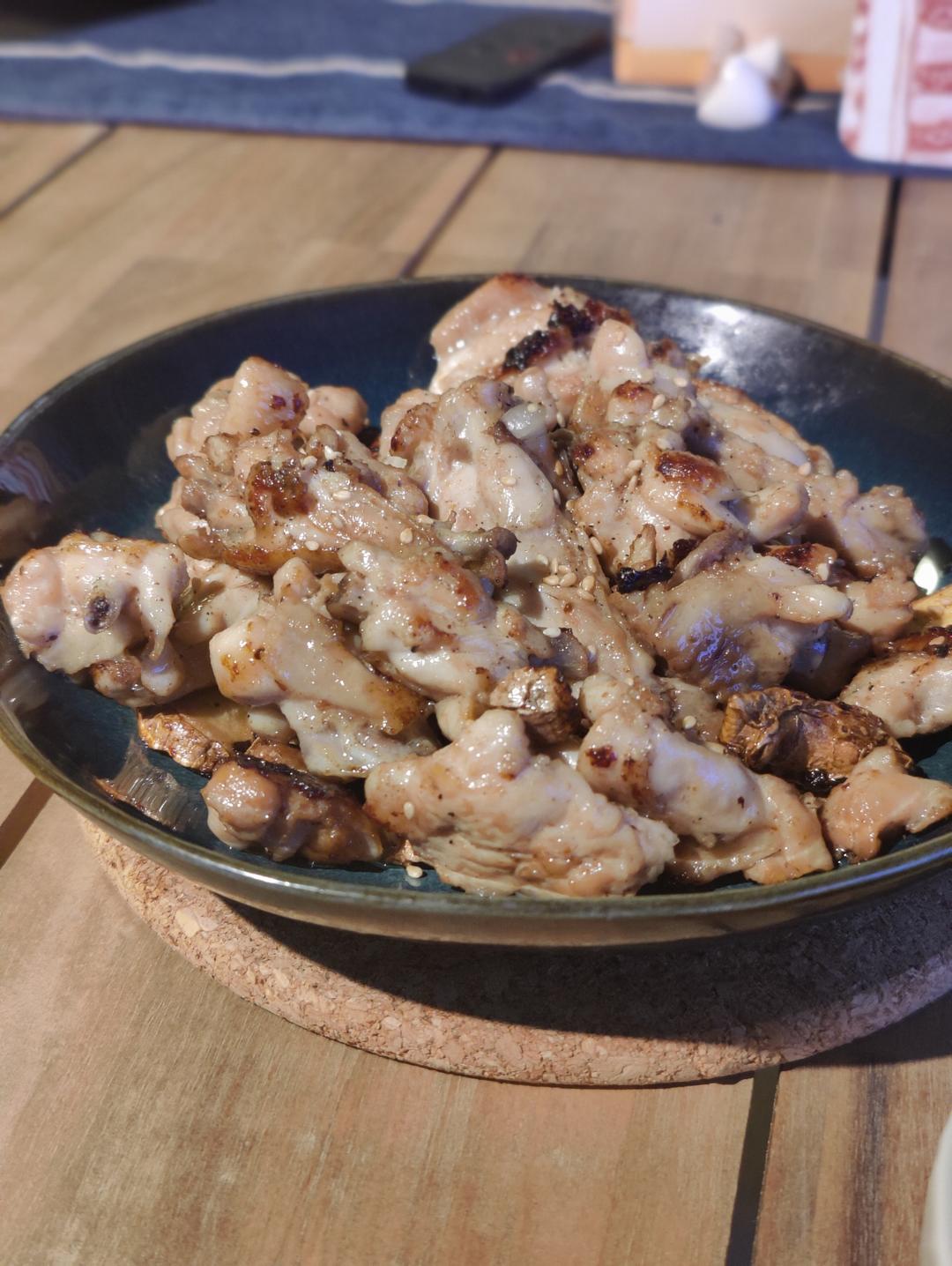 闽南特色美食麻油干煎鸡