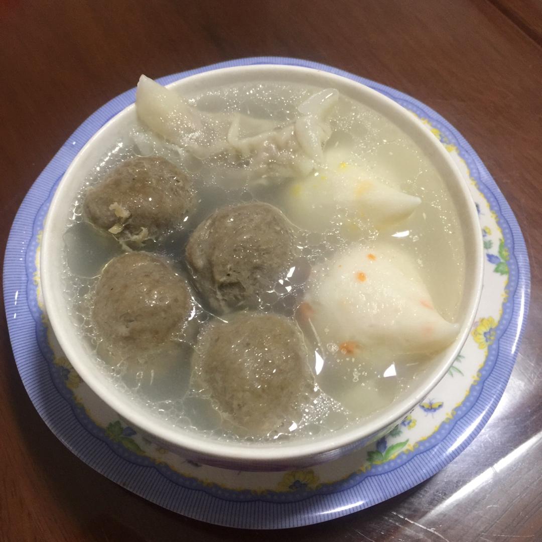 【10分钟系列】白萝卜豆腐圆子汤