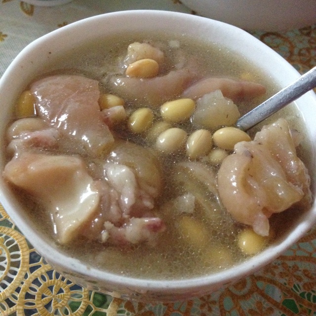 猪蹄黄豆汤