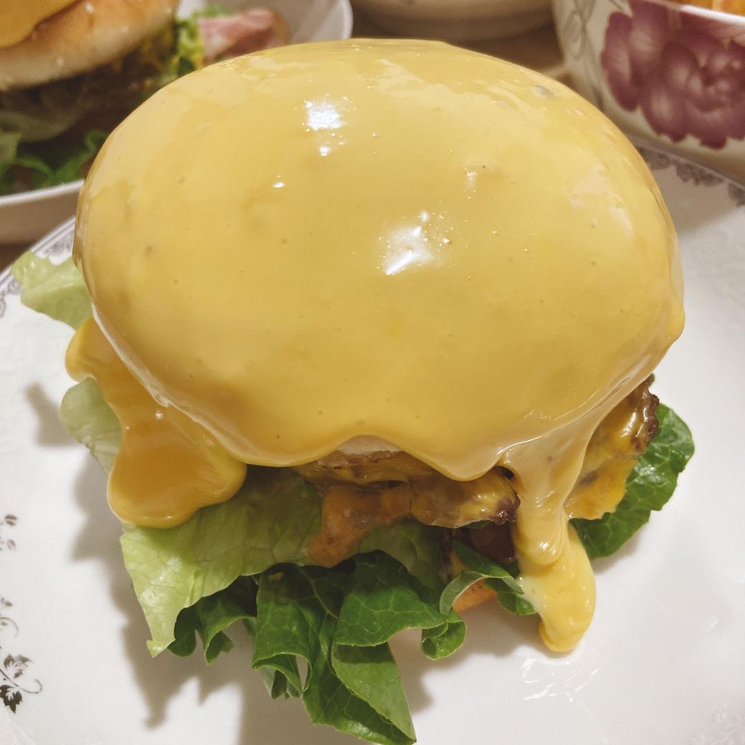kaka啊喵做的美式芝士汉堡「用芝士瀑布打造超级汉堡应有的仪式感」史