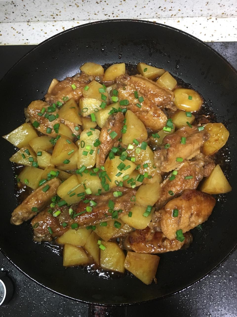 秘诀是可乐的红烧土豆鸡翅