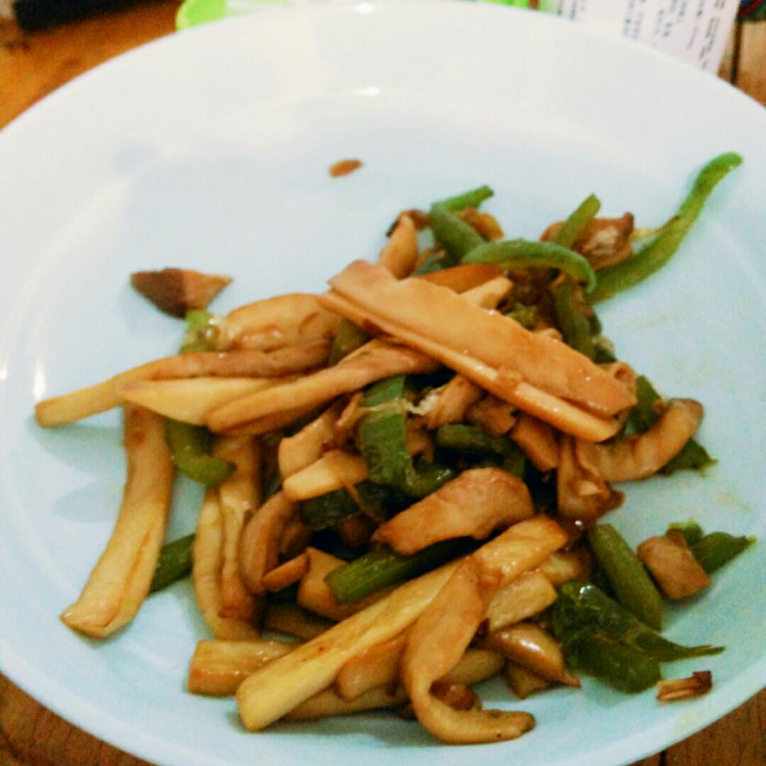 青椒素炒杏鲍菇